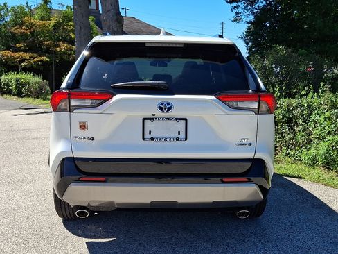 Used 2022 Toyota RAV4 SE w/ Convenience Package AWD/4WD image 5