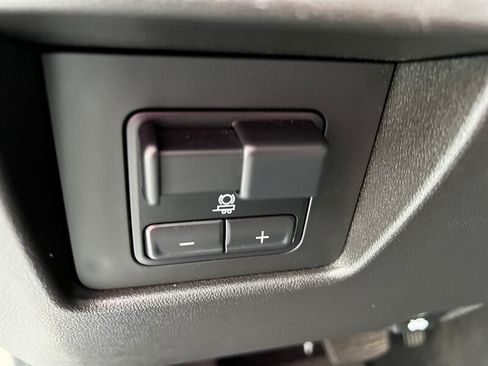 Used 2024 Chevrolet Colorado Trail Boss w/ Technology Package AWD/4WD image 24
