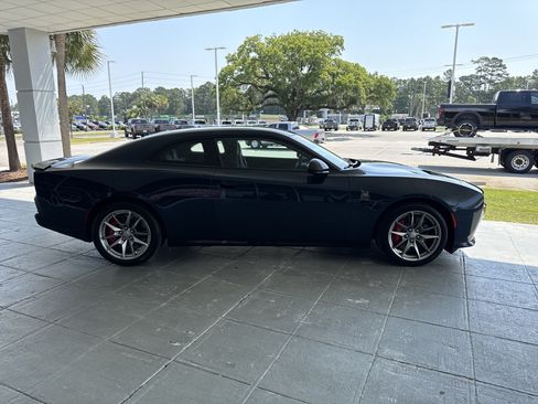 Used 2024 Dodge Charger Daytona Scat Pack w/ Plus Group AWD/4WD image 11