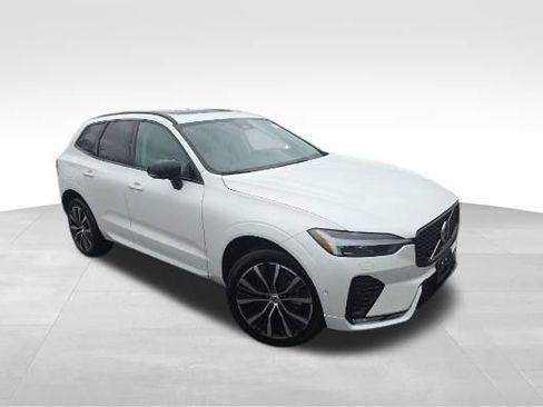 Used 2024 Volvo XC60 B5 Plus w/ Protection Package Premier AWD/4WD image 3