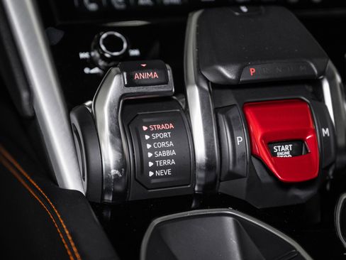 Used 2020 Lamborghini Urus image 42