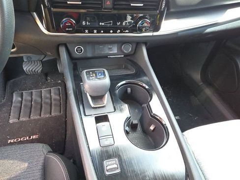 Used 2021 Nissan Rogue SV image 18