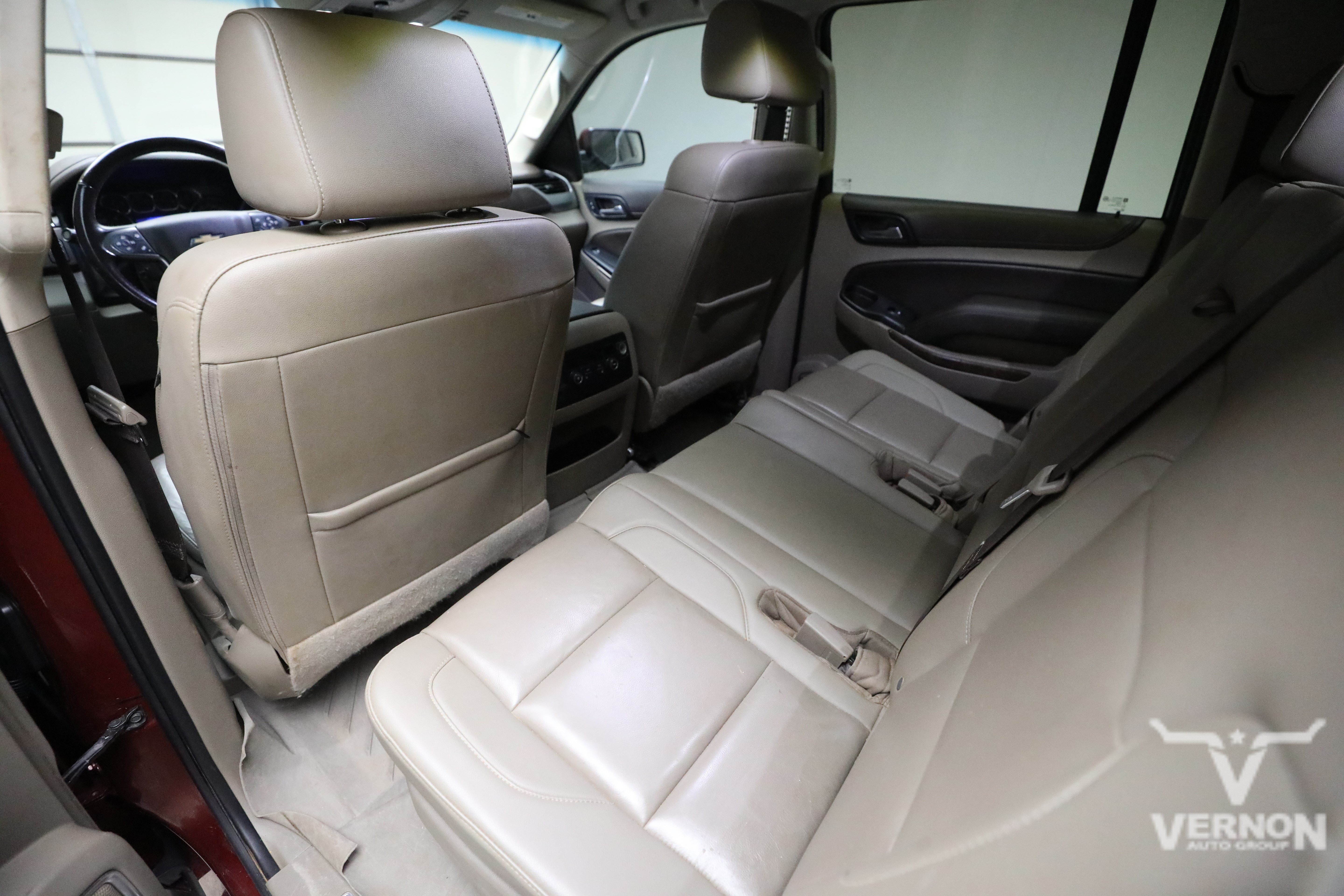 Used 2018 Chevrolet Suburban LT w/ Luxury Package RWD image 9