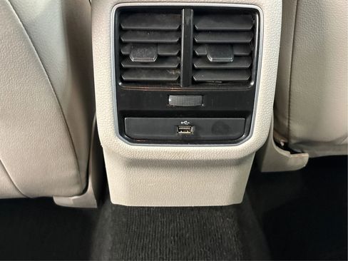 Used 2018 Volkswagen Passat 2.0T SE FWD image 26