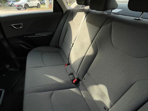 Used 2025 Kia K4 LXS image 23