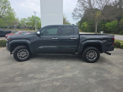 Used 2024 Toyota Tacoma Limited AWD/4WD image 7