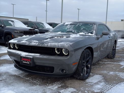 Used 2019 Dodge Challenger SXT w/ Blacktop Package image 2