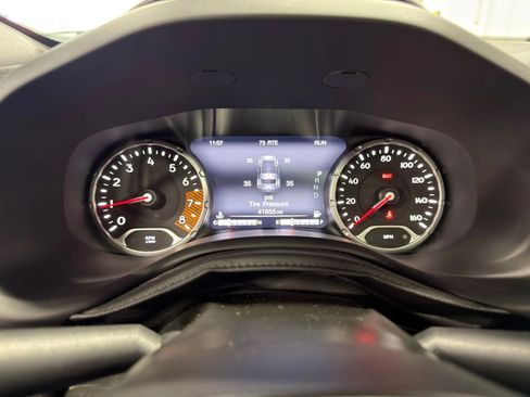 Used 2019 Jeep Renegade Trailhawk image 18