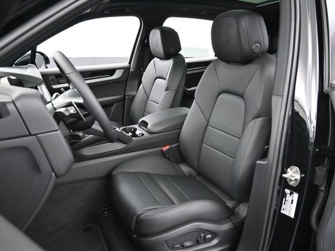 New 2026 Porsche Cayenne AWD/4WD image 5