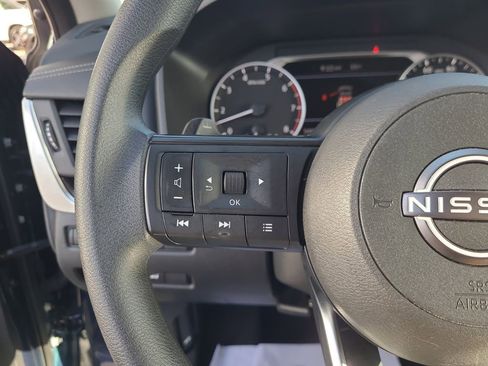 Used 2024 Nissan Rogue SV FWD image 32