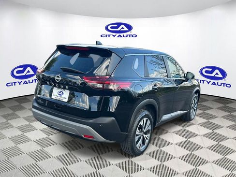 Used 2023 Nissan Rogue SV image 3