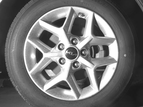 Used 2025 Kia Soul LX w/ LX Technology Package FWD image 13