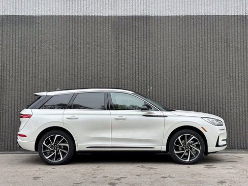 New 2025 Lincoln Corsair Grand Touring AWD/4WD image 2