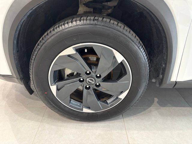 Used 2024 Nissan Rogue SV AWD/4WD image 12