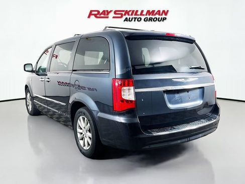 Used 2014 Chrysler Town & Country Touring-L FWD image 5