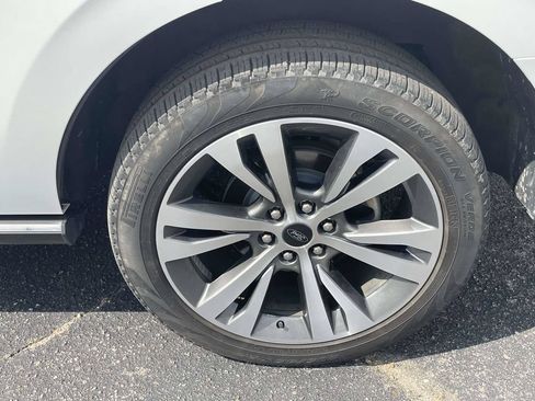 Used 2021 Ford Expedition Limited RWD image 9