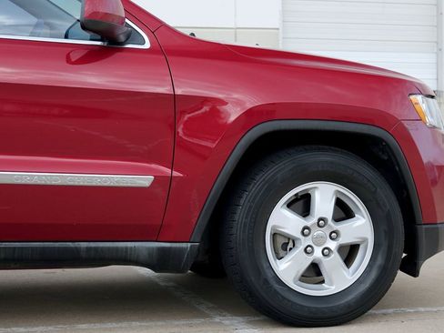 Used 2011 Jeep Grand Cherokee Laredo w/ Security & Convenience Group RWD image 28