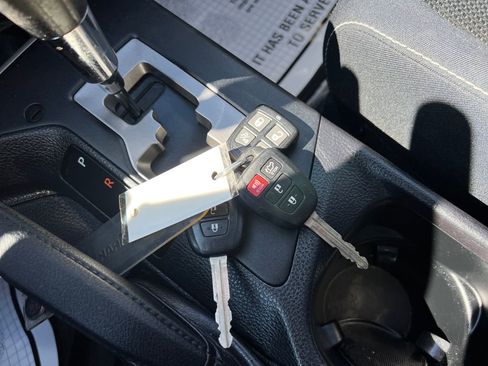 Used 2016 Toyota RAV4 XLE image 27