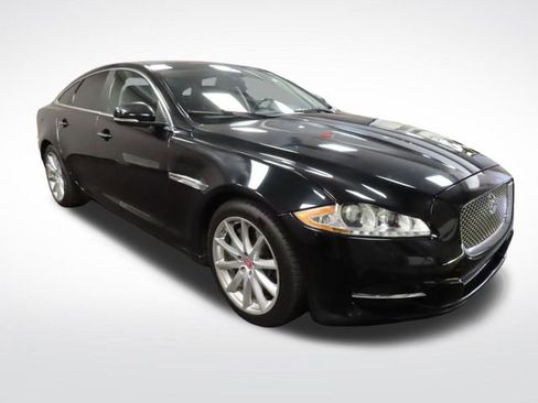 Used 2015 Jaguar XJ image 7
