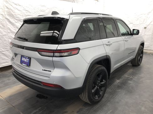 Certified 2024 Jeep Grand Cherokee Limited w/ Luxury Tech Group II image 5