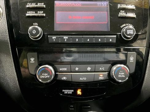 Used 2018 Nissan Rogue Sport SV image 32