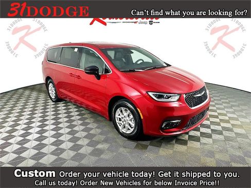 New 2025 Chrysler Pacifica Select w/ Uconnect Theater Family Group image 1