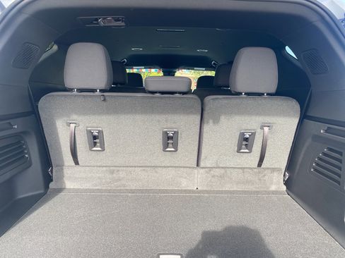 Used 2026 Chevrolet Traverse LT image 15