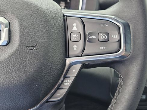 New 2026 RAM 2500 Laramie AWD/4WD image 24