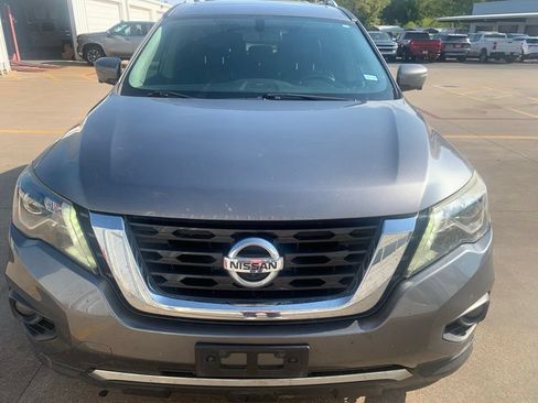 Used 2017 Nissan Pathfinder Platinum FWD image 3