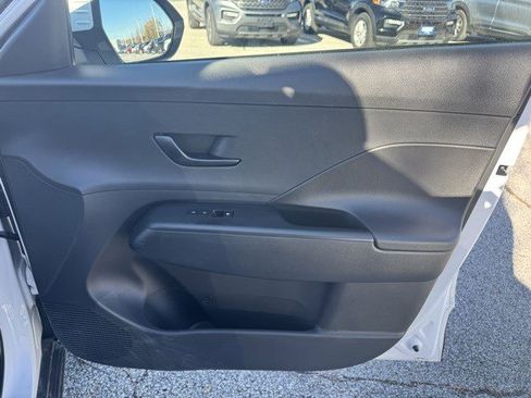 Used 2025 Hyundai Kona SEL image 34