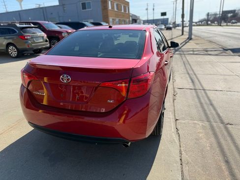 Used 2017 Toyota Corolla SE w/ SE Premium Package FWD image 6