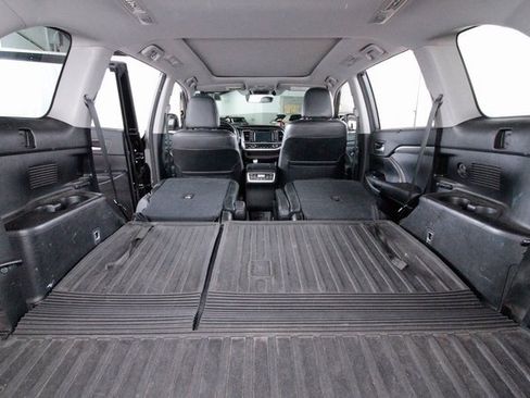 Used 2017 Toyota Highlander Limited image 38