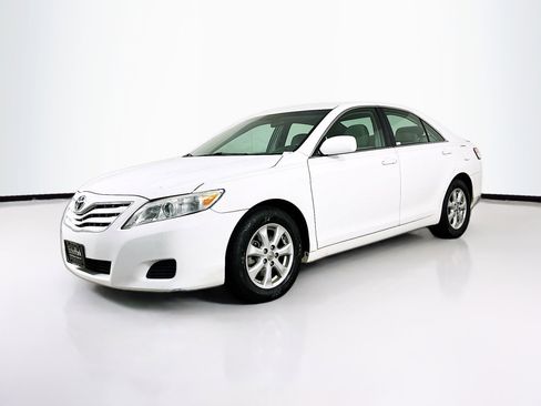 Used 2011 Toyota Camry LE w/ LE Extra-Value Pkg image 3