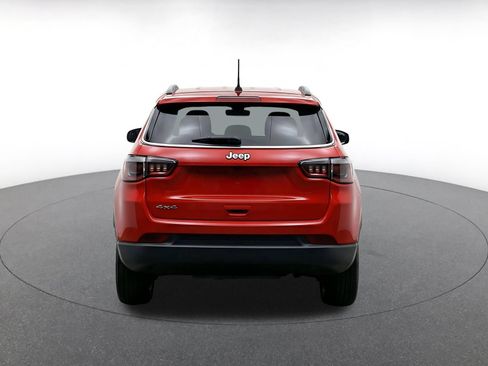 Used 2025 Jeep Compass Latitude AWD/4WD image 6