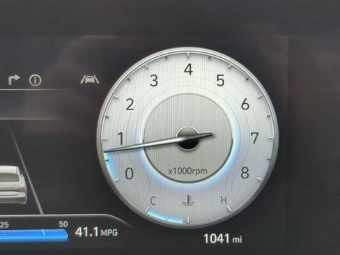 Certified 2025 Hyundai Elantra Limited FWD image 24