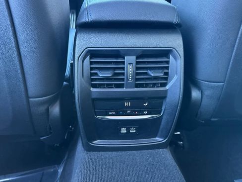 Used 2025 BMW 330i Sedan w/ M Sport Package image 14
