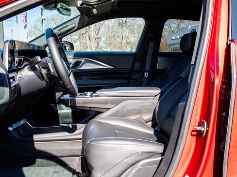 Used 2024 Cadillac Lyriq Tech image 17