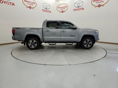Used 2019 Toyota Tacoma TRD Sport image 3