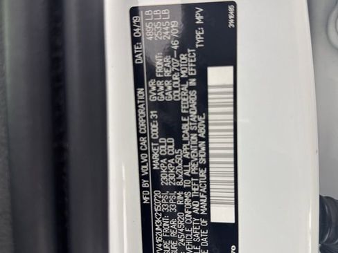 Used 2019 Volvo XC40 T5 R-Design image 11