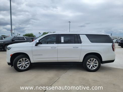 Used 2024 Chevrolet Suburban Premier RWD image 4