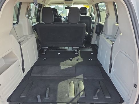 Used 2019 Dodge Grand Caravan SE w/ UConnect Hands-Free Group FWD image 13