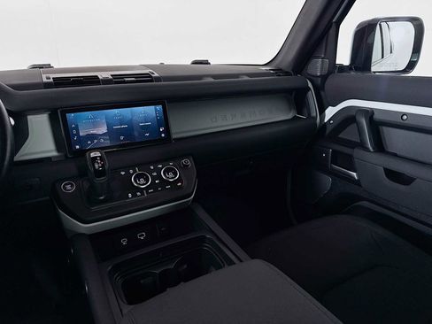 Certified 2022 Land Rover Defender 110 image 21