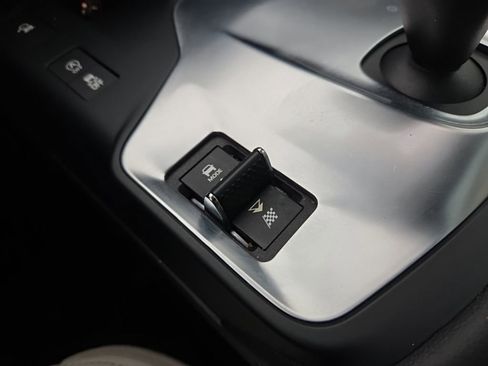 Used 2019 Jaguar E-PACE R-Dynamic SE image 40