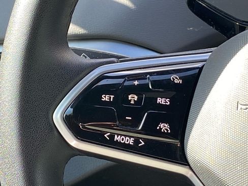 Certified 2023 Volkswagen ID.4 Pro AWD/4WD image 5
