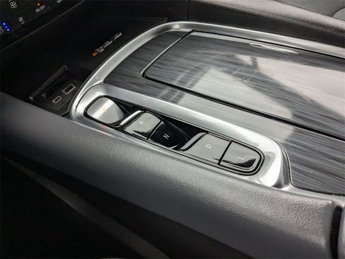 Used 2024 Buick Enclave Premium image 24