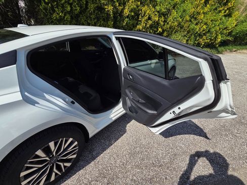 Used 2024 Nissan Altima 2.5 SV AWD/4WD image 14