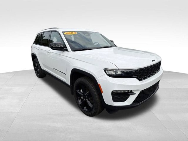 Used 2024 Jeep Grand Cherokee Limited w/ Black Appearance Package AWD/4WD image 3