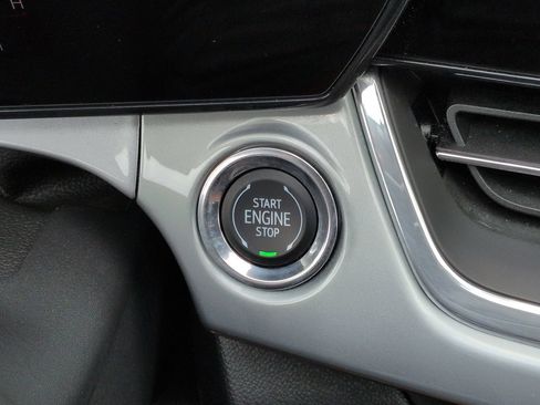 Used 2024 Chevrolet Trax LT w/ Driver Confidence Package FWD image 28