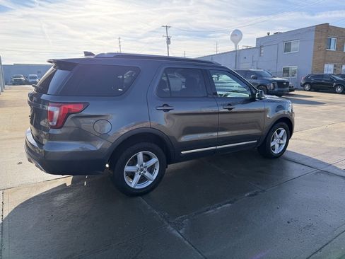 Used 2017 Ford Explorer XLT w/ Equipment Group 202A image 5