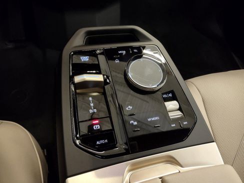 Used 2023 BMW iX xDrive50 image 13